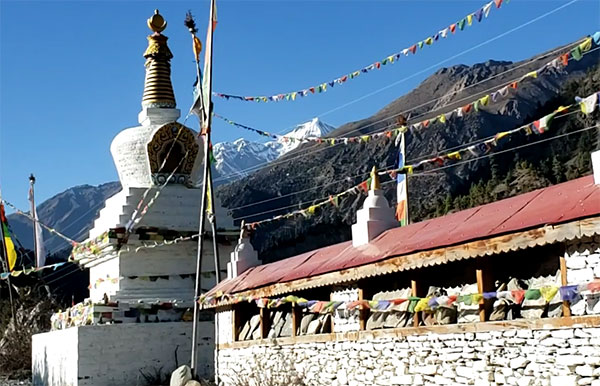 Himalayan trail and prayer flags