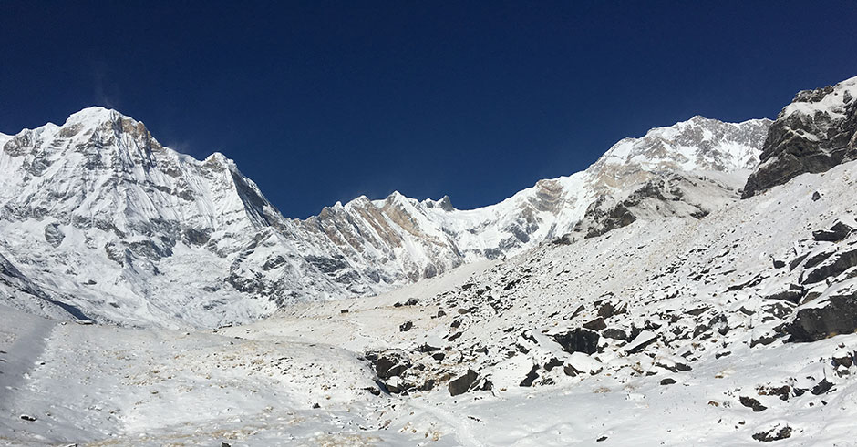 himalayan range with snow 