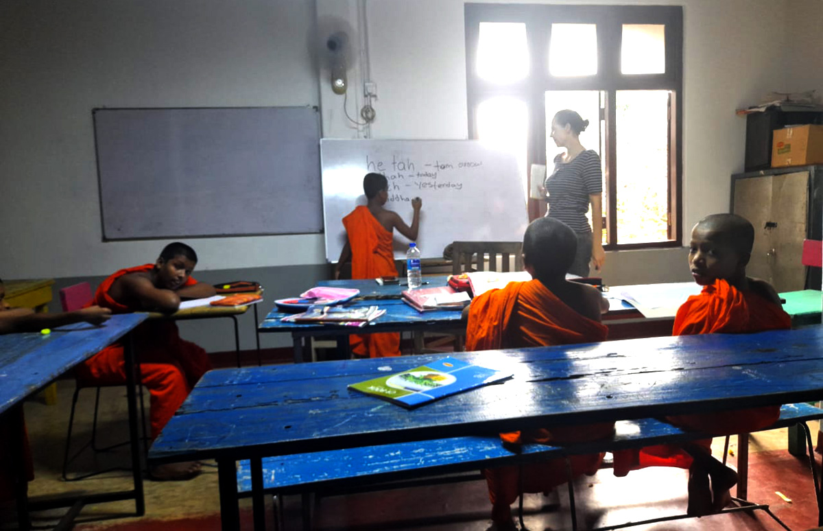 sri lanka buddhist monastery volunteer