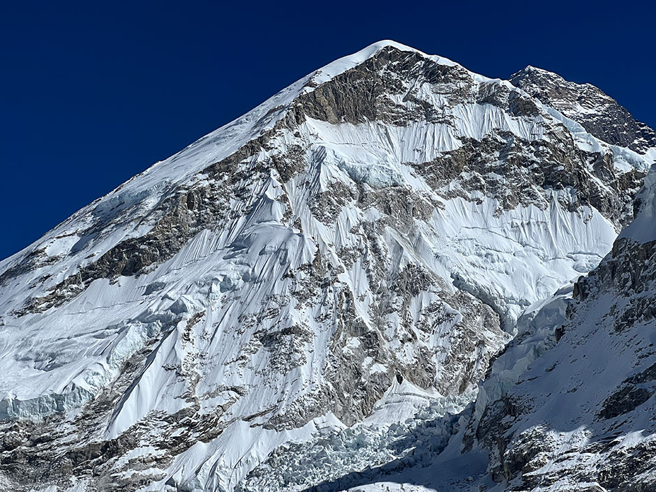 upclose view of everest