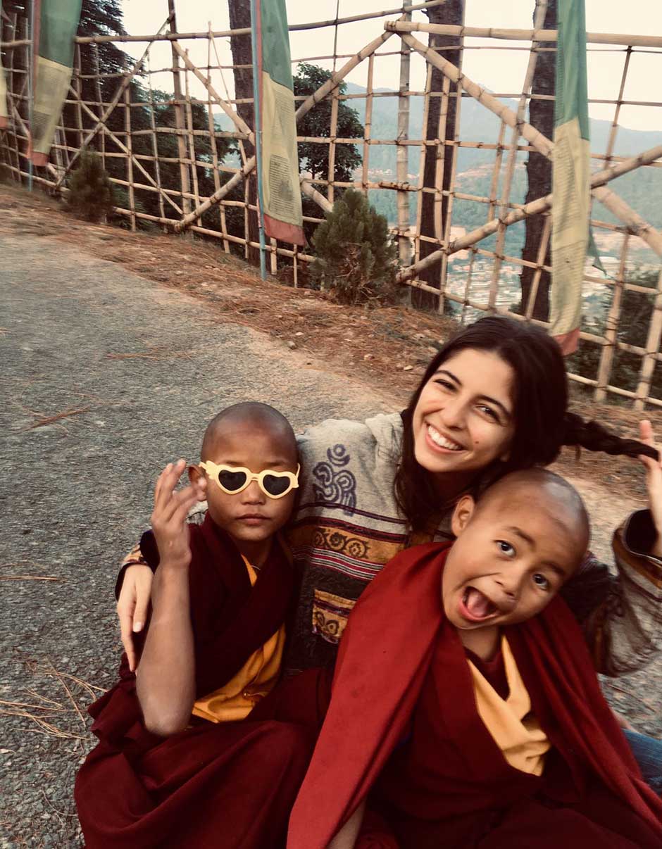 margarida smiling with nun kids 