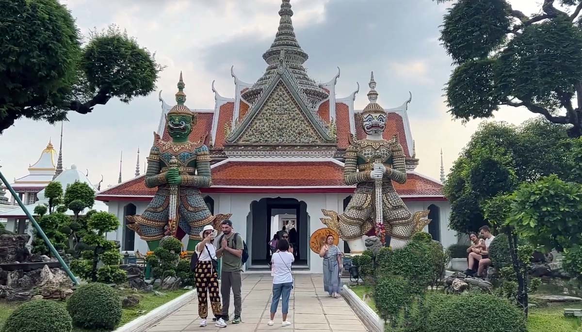 What to wear in Thailand temple